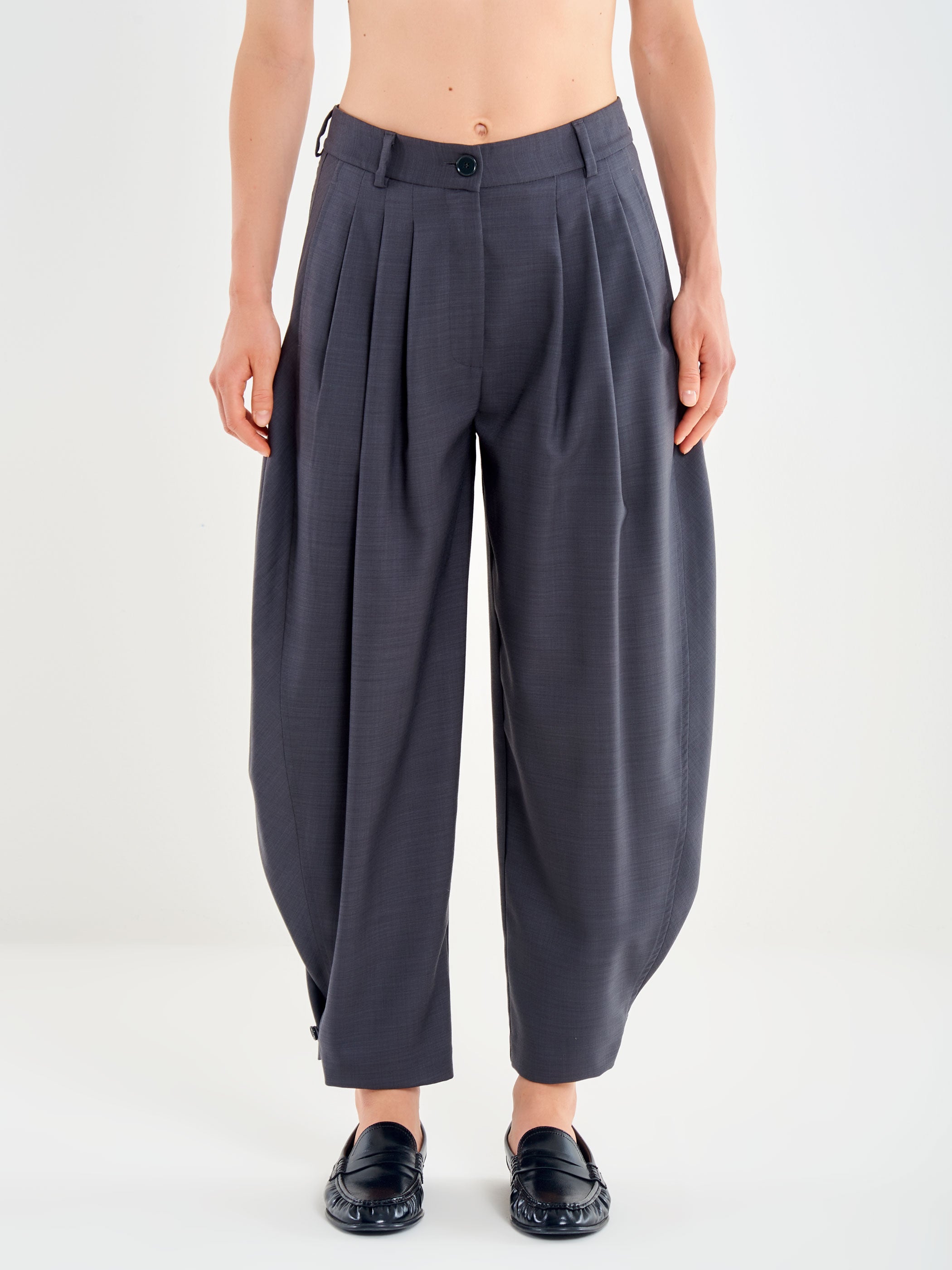 Pantalone con Bottoncino sul Fondo